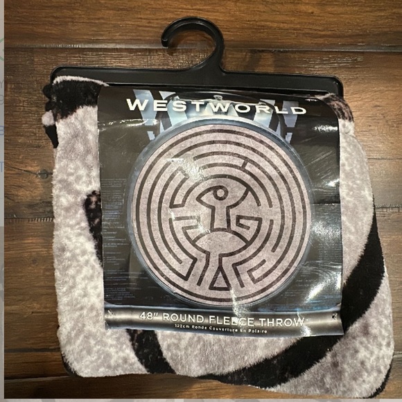 Westworld Fleece Throw Blanket Round Maze 48” WB New - Picture 2 of 3